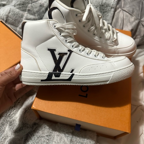 authentic louis vuitton tennis shoes, I have only worn them twice, like new - Picture 4 of 5
